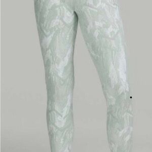 Lululemon Swift Speed High-Rise Tight Size 4 Great condition